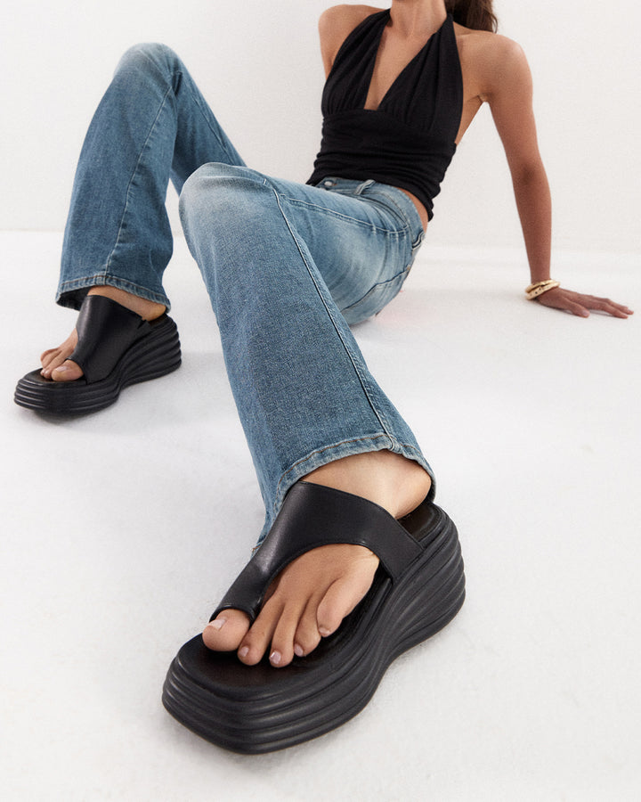 Finale Wedge Sandal Black