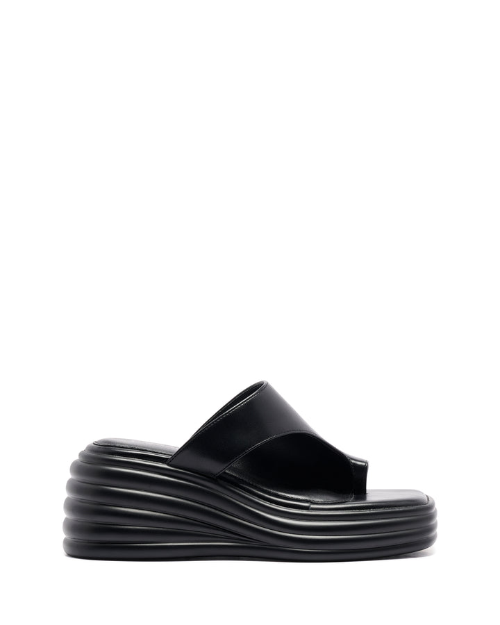 Finale Wedge Sandal Black
