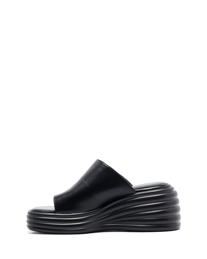 Finale Wedge Sandal Black