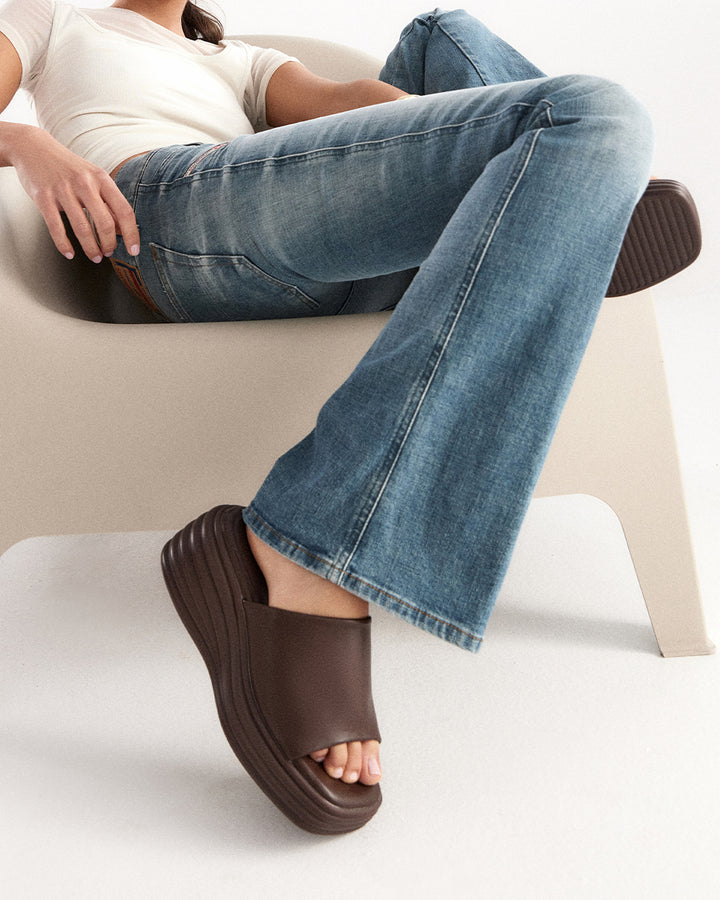 Flaunt Wedge Sandal Chocolate